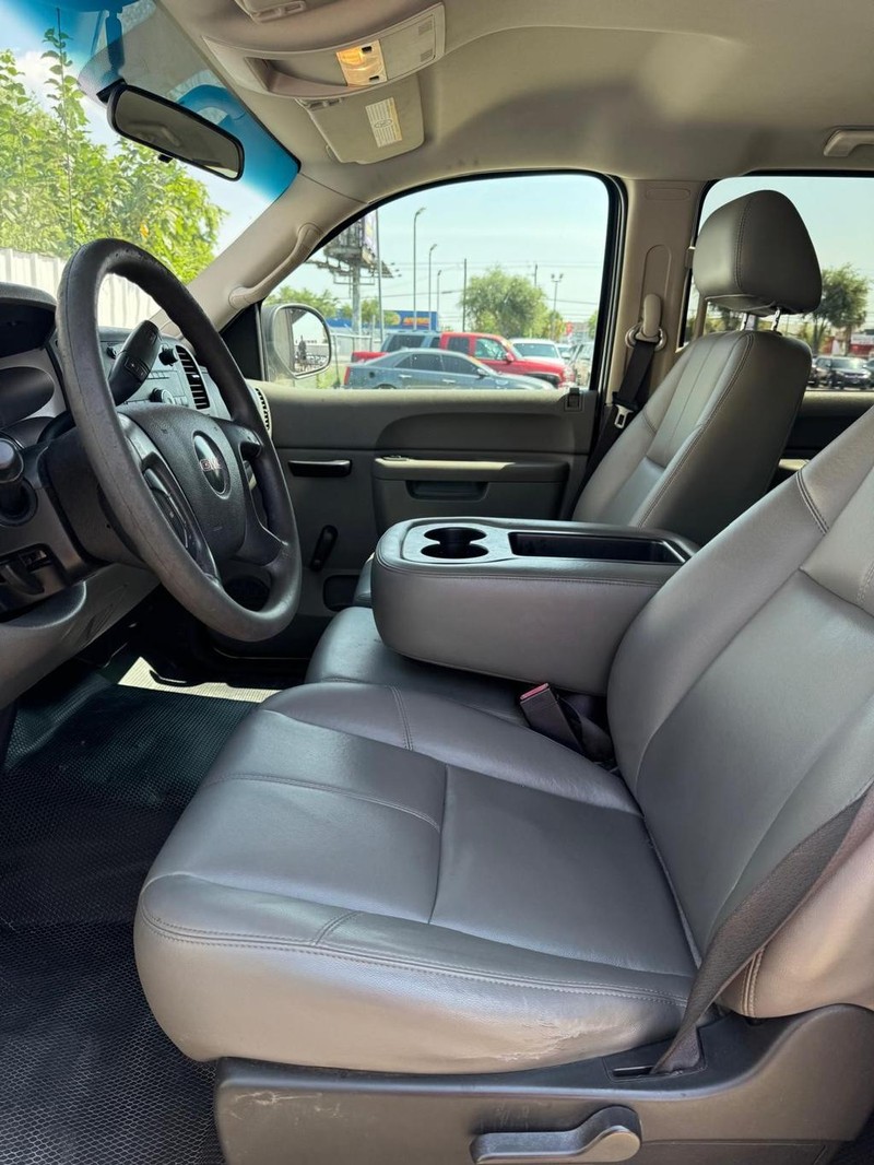 GMC Sierra 2500HD Vehicle Full-screen Gallery Image 08