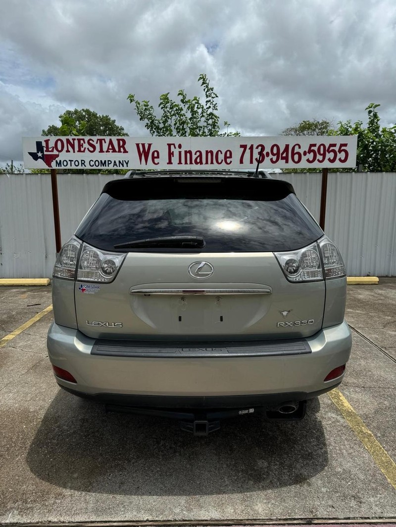 Lexus RX 330 Vehicle Full-screen Gallery Image 04