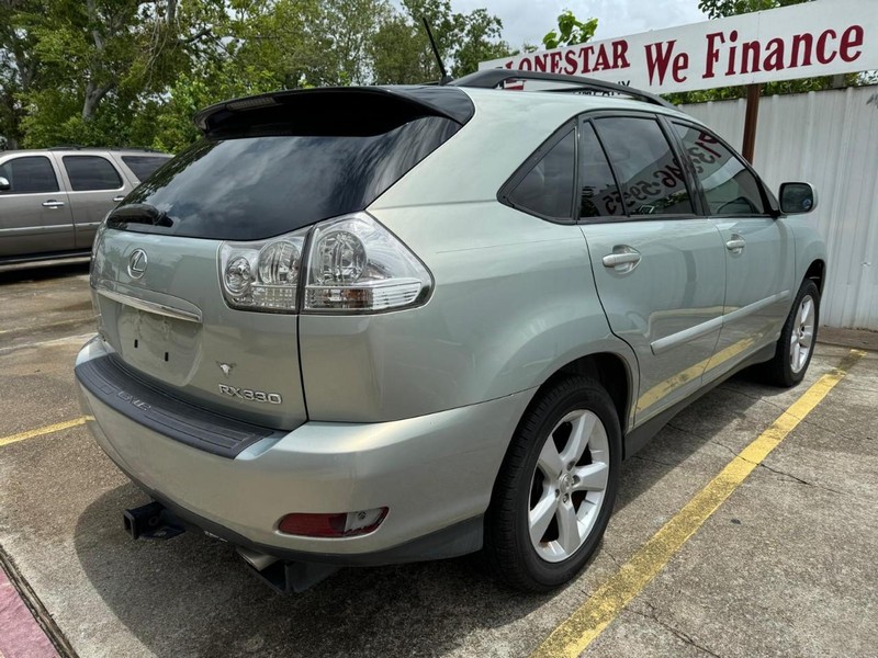 Lexus RX 330 Vehicle Full-screen Gallery Image 05