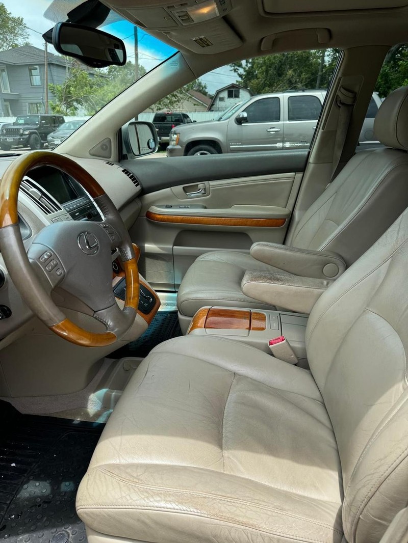 Lexus RX 330 Vehicle Full-screen Gallery Image 08