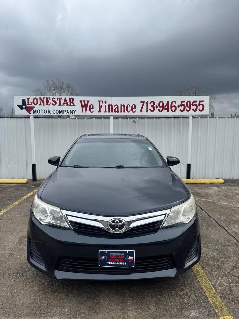 Toyota Camry Vehicle Full-screen Gallery Image 03