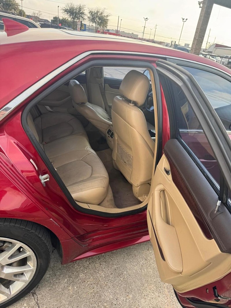 Cadillac CTS Sedan Vehicle Full-screen Gallery Image 10