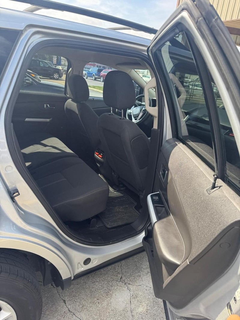 Ford Edge Vehicle Full-screen Gallery Image 10