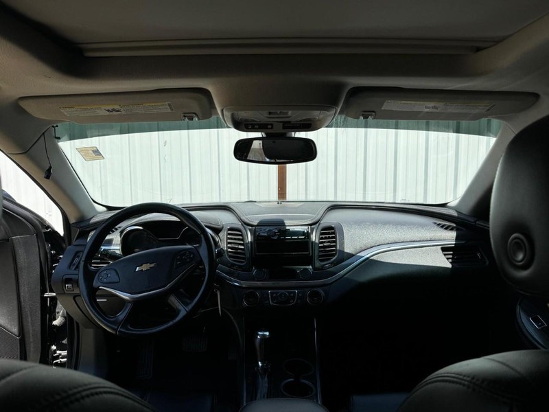 Chevrolet Impala Vehicle Full-screen Gallery Image 09