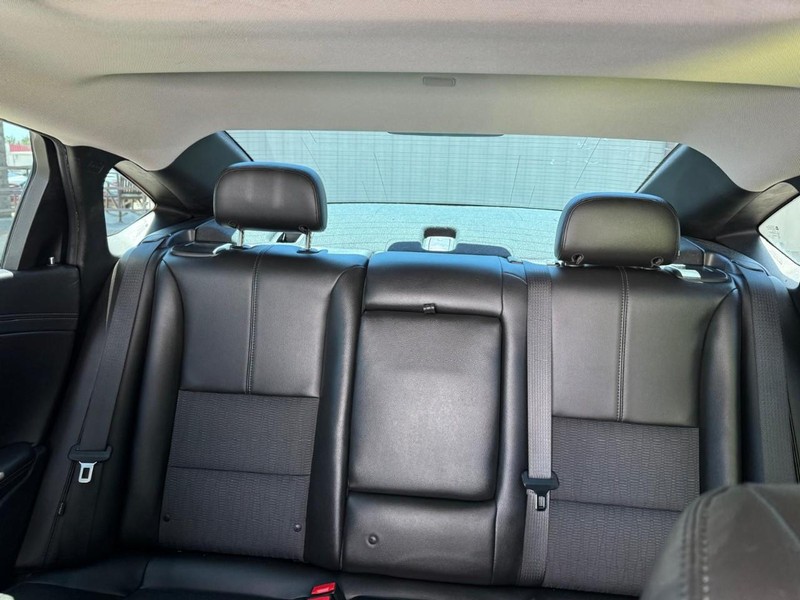 Chevrolet Impala Vehicle Full-screen Gallery Image 10