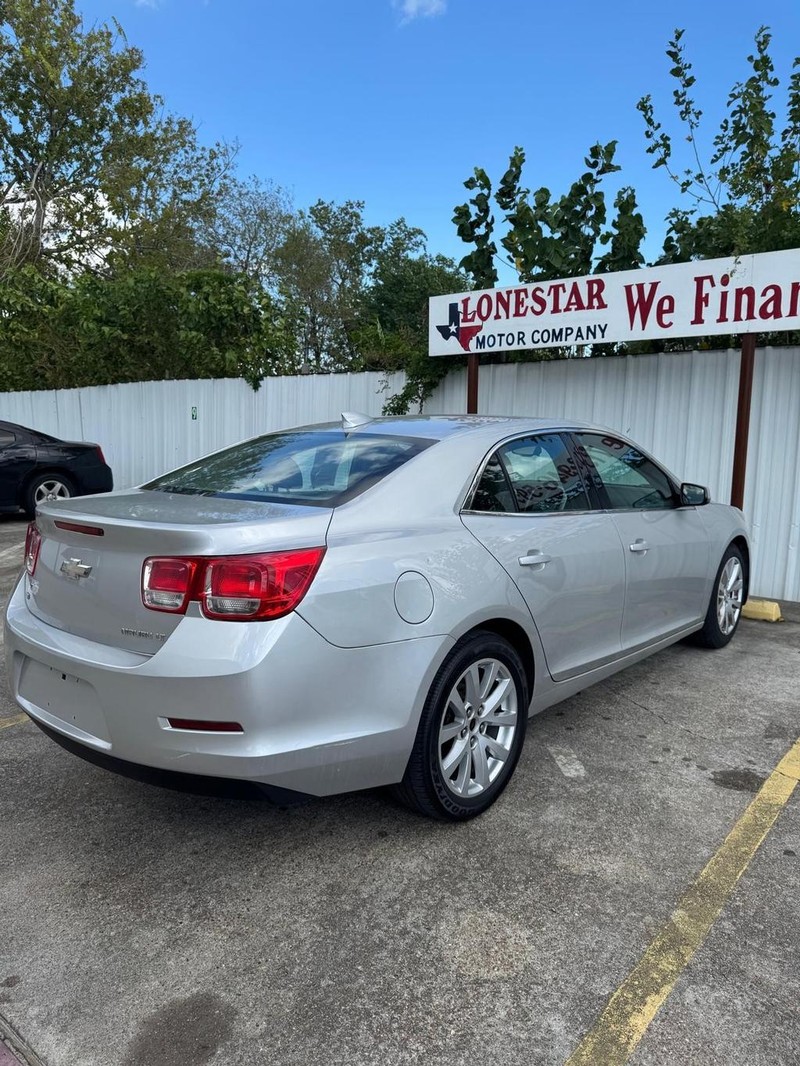 Chevrolet Malibu Vehicle Full-screen Gallery Image 05