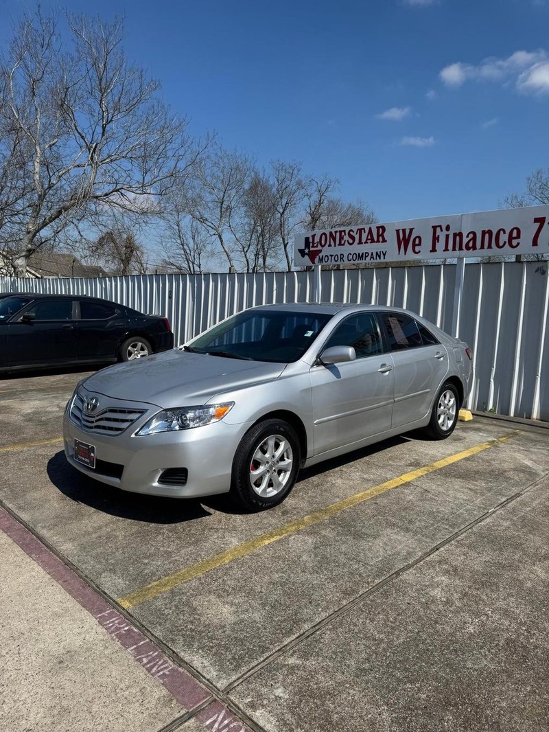 Toyota Camry Vehicle Full-screen Gallery Image 02