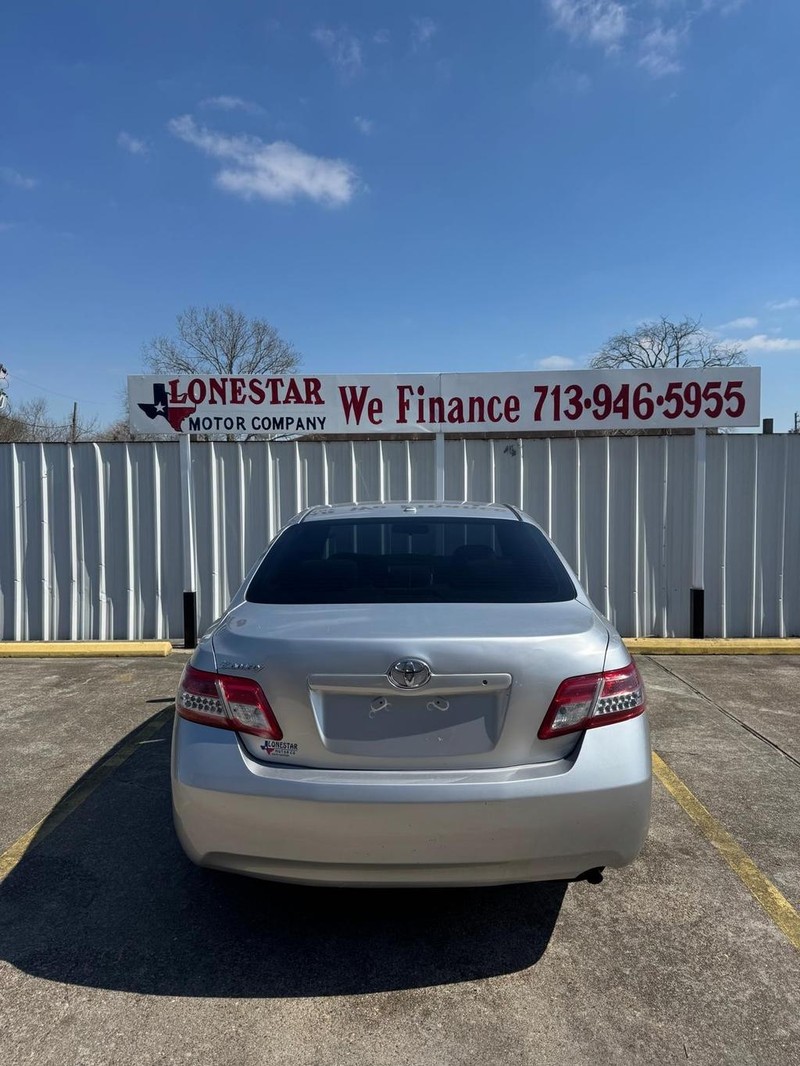 Toyota Camry Vehicle Full-screen Gallery Image 04