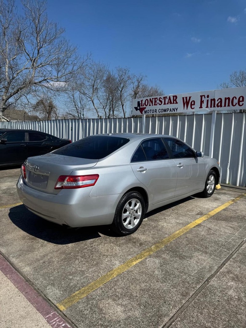 Toyota Camry Vehicle Full-screen Gallery Image 06