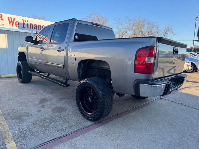 Chevrolet Silverado 1500 Vehicle Full-screen Gallery Image 05