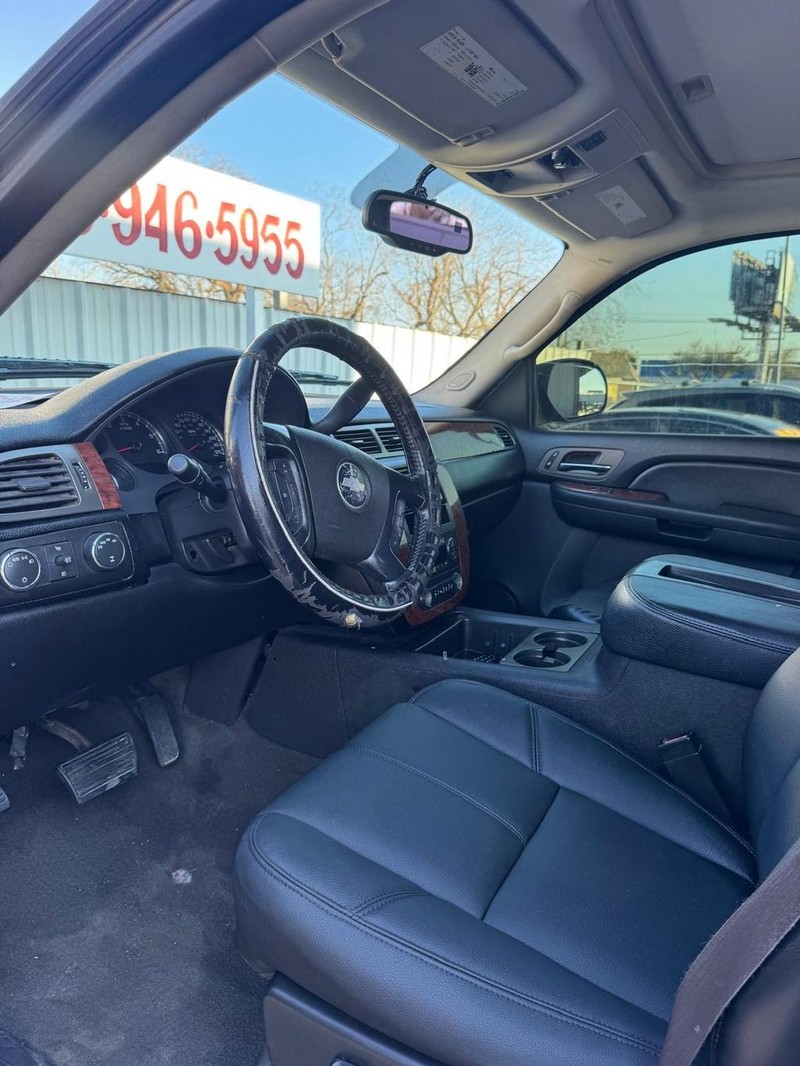 Chevrolet Silverado 1500 Vehicle Full-screen Gallery Image 09