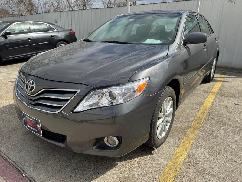 Toyota Camry Vehicle Full-screen Gallery Image 02