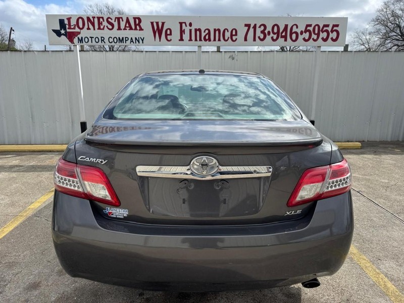 Toyota Camry Vehicle Full-screen Gallery Image 04