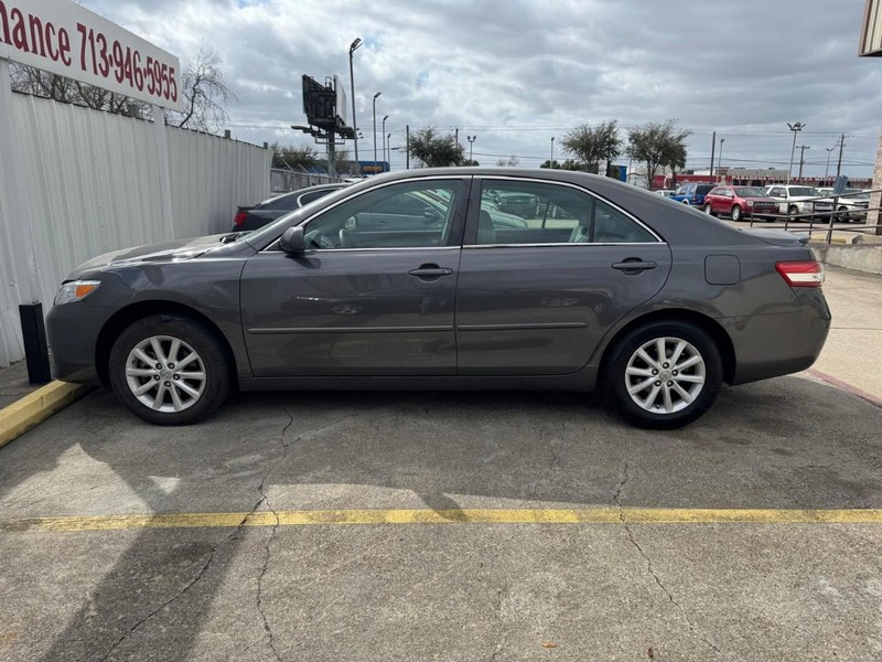 Toyota Camry Vehicle Full-screen Gallery Image 08