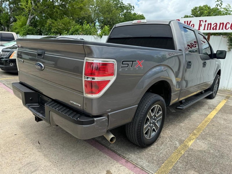 Ford F-150 Vehicle Full-screen Gallery Image 05