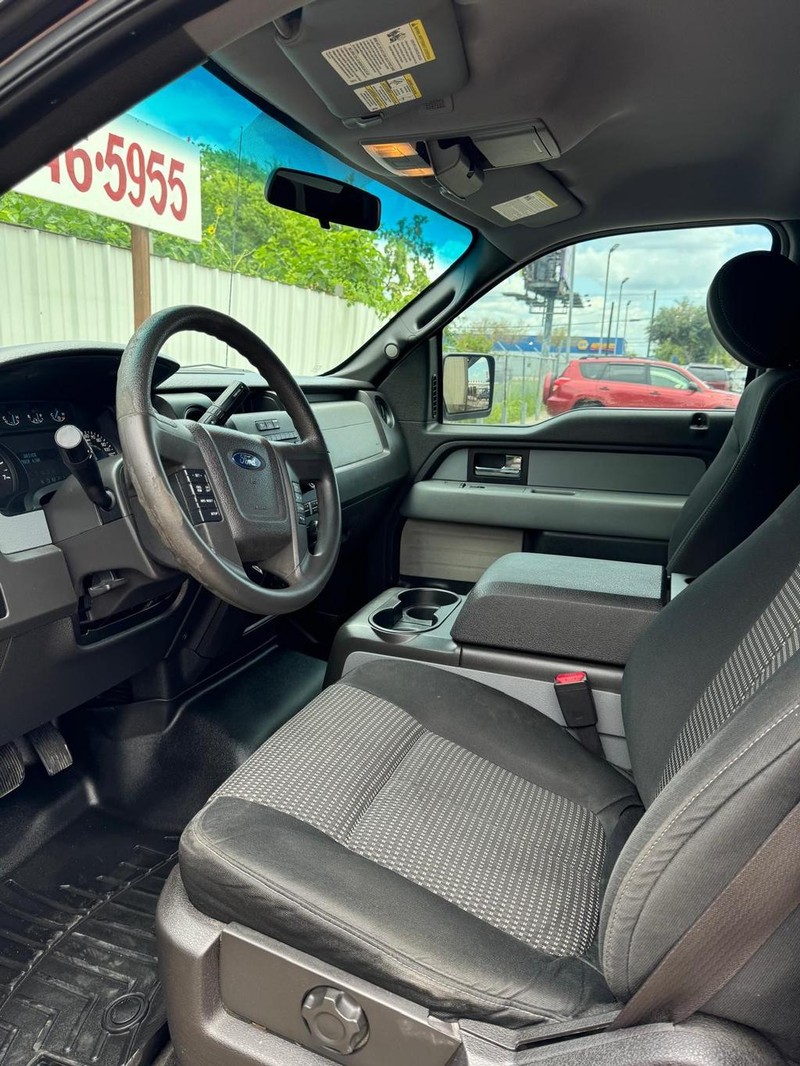 Ford F-150 Vehicle Full-screen Gallery Image 08