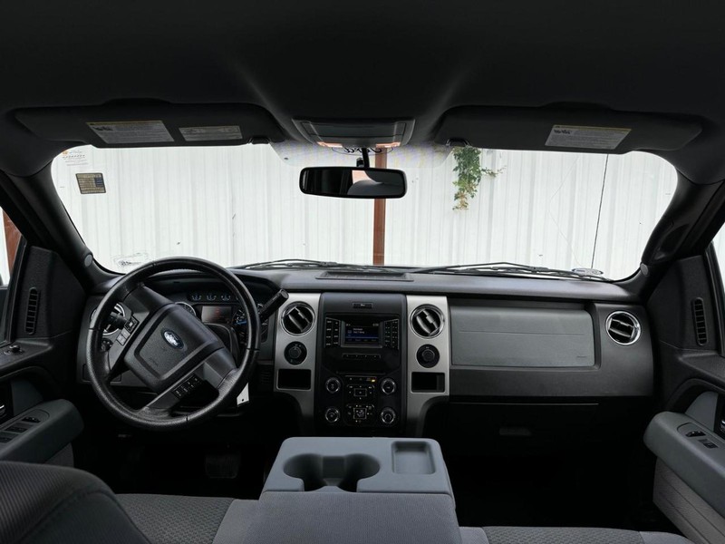 Ford F-150 Vehicle Full-screen Gallery Image 09