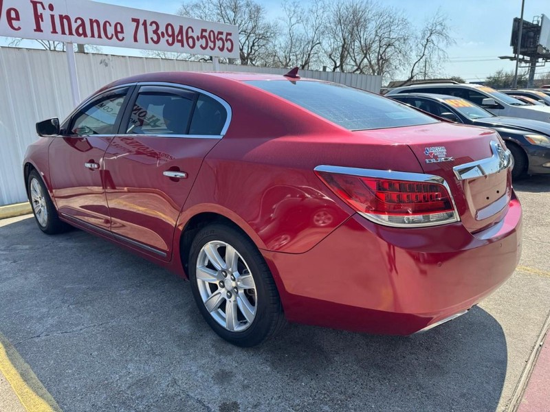 Buick LaCrosse Vehicle Full-screen Gallery Image 06
