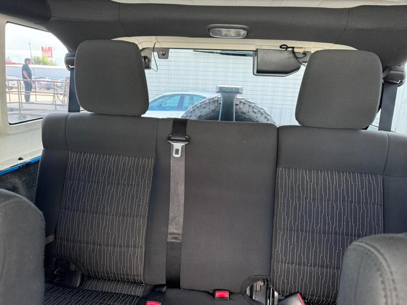 Jeep Wrangler Unlimited Vehicle Full-screen Gallery Image 10