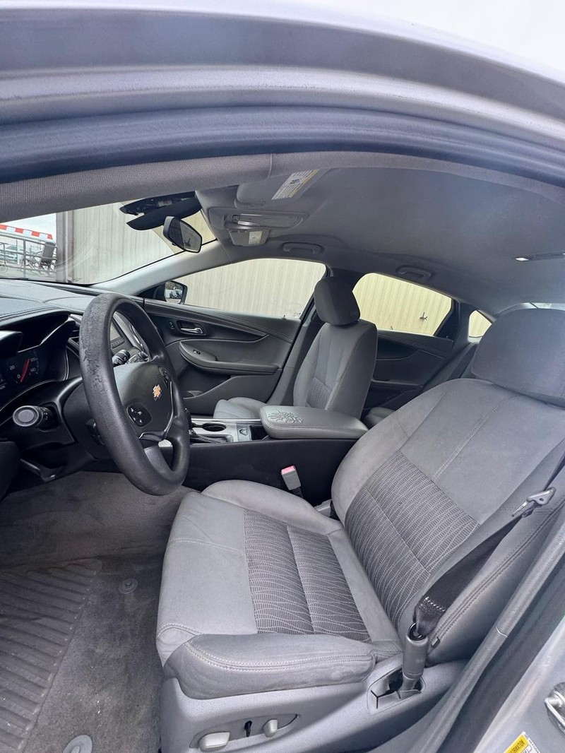 Chevrolet Impala Vehicle Full-screen Gallery Image 09