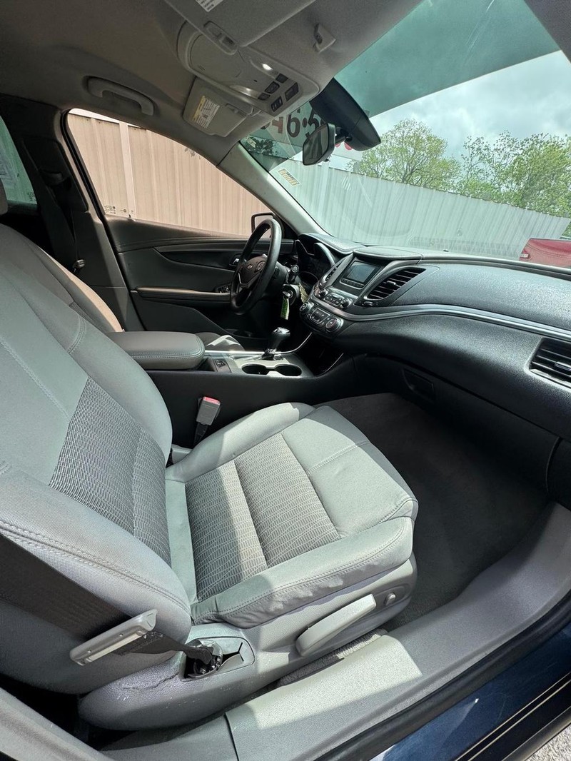 Chevrolet Impala Vehicle Full-screen Gallery Image 08