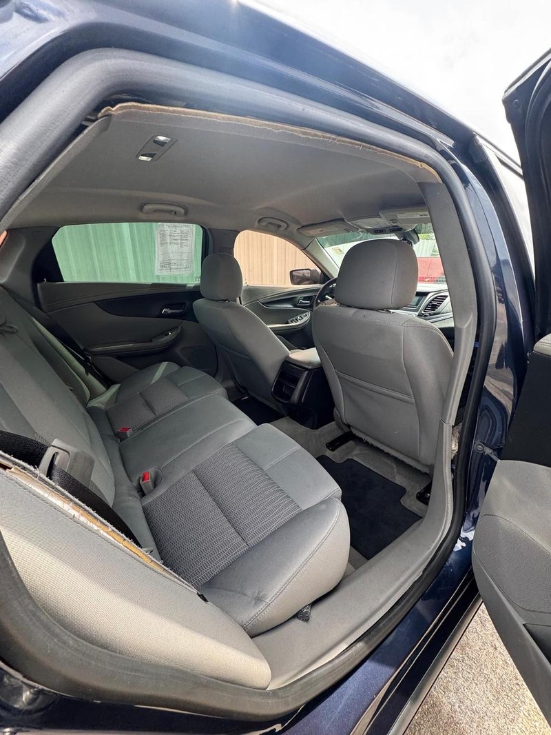 Chevrolet Impala Vehicle Full-screen Gallery Image 09