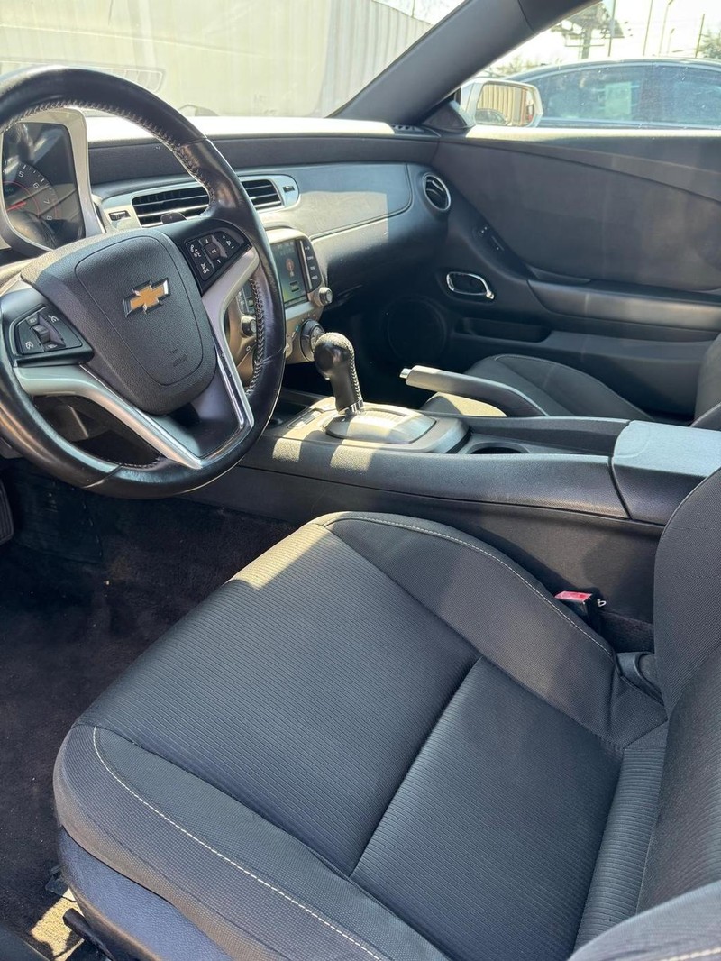 Chevrolet Camaro Vehicle Full-screen Gallery Image 09