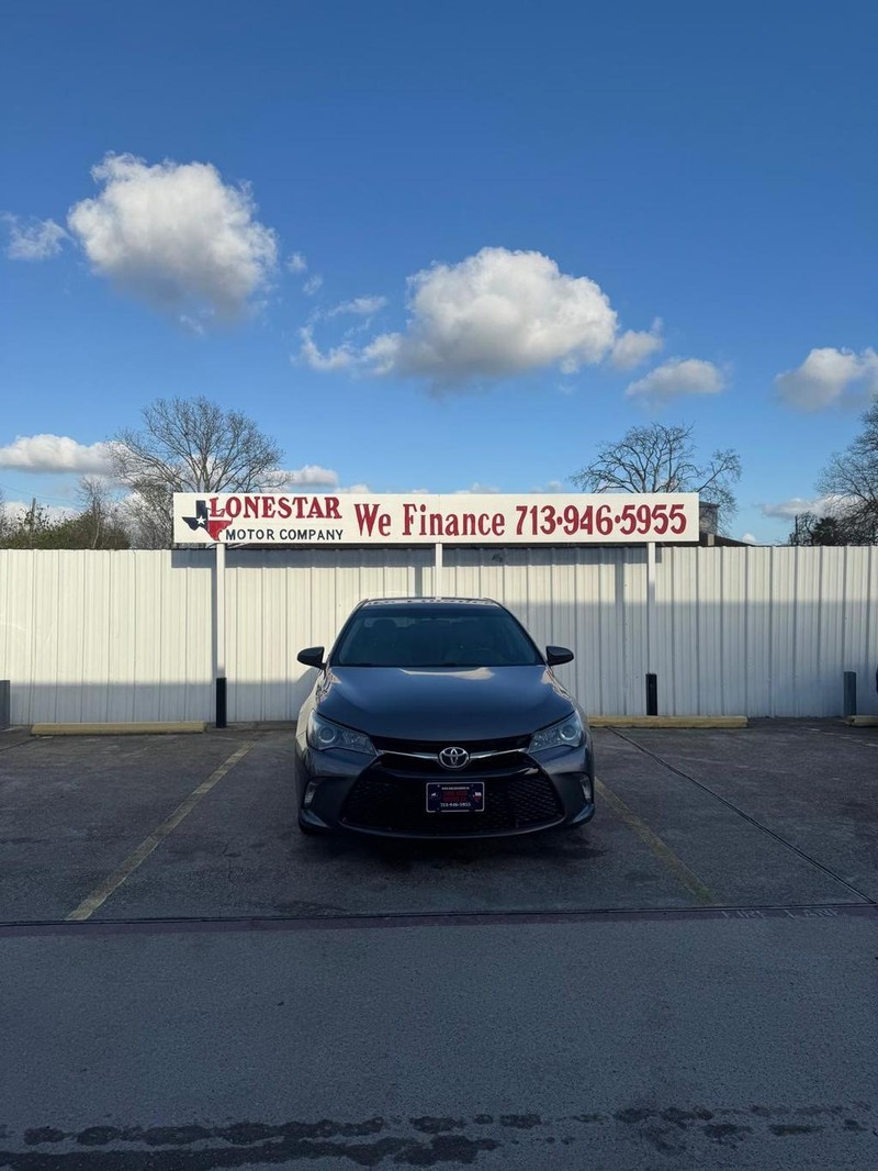 Toyota Camry Vehicle Full-screen Gallery Image 03