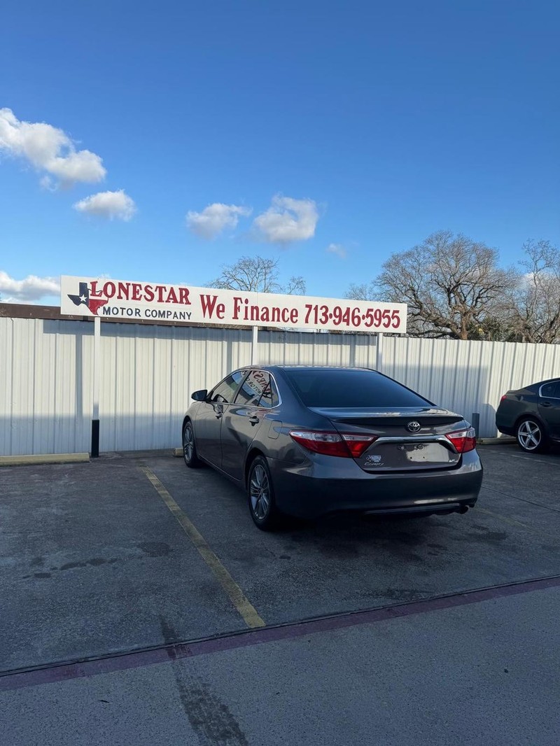 Toyota Camry Vehicle Full-screen Gallery Image 05