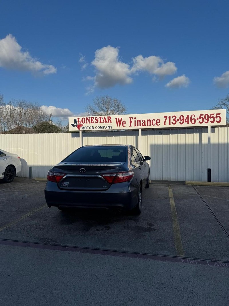 Toyota Camry Vehicle Full-screen Gallery Image 06