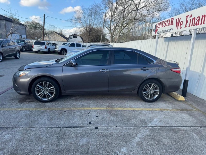 Toyota Camry Vehicle Full-screen Gallery Image 08