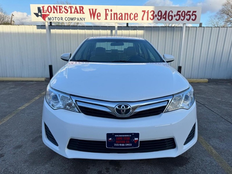 Toyota Camry Vehicle Full-screen Gallery Image 03