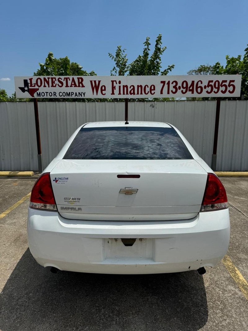 Chevrolet Impala Vehicle Full-screen Gallery Image 04