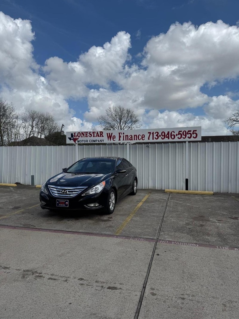 Hyundai Sonata Vehicle Full-screen Gallery Image 02