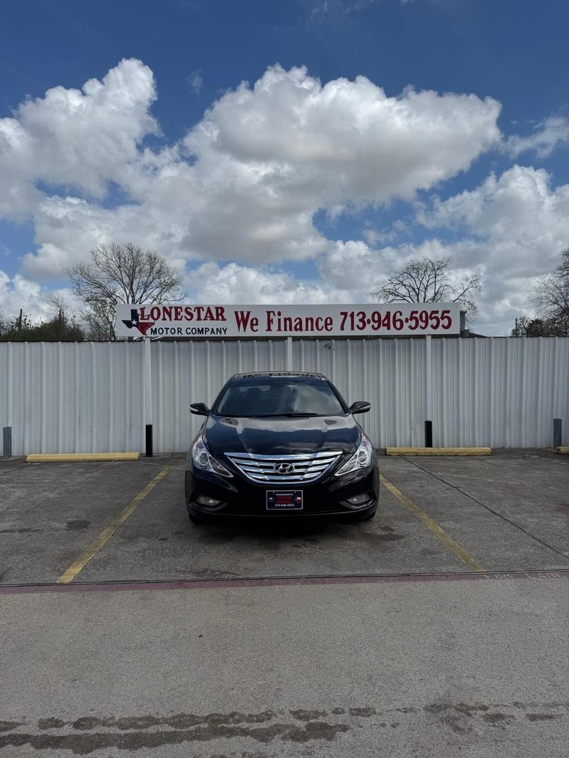 Hyundai Sonata Vehicle Full-screen Gallery Image 03