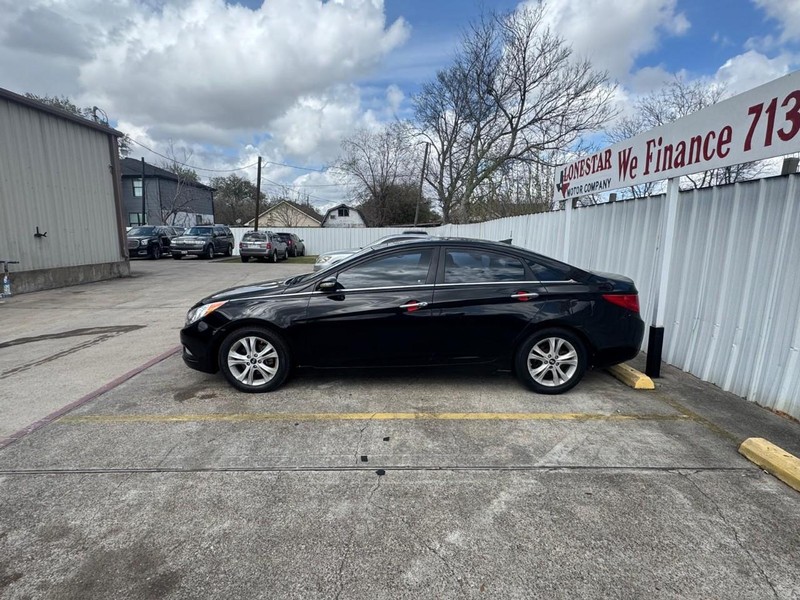 Hyundai Sonata Vehicle Full-screen Gallery Image 08