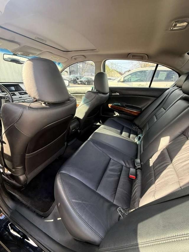 Honda Accord Sedan Vehicle Full-screen Gallery Image 09