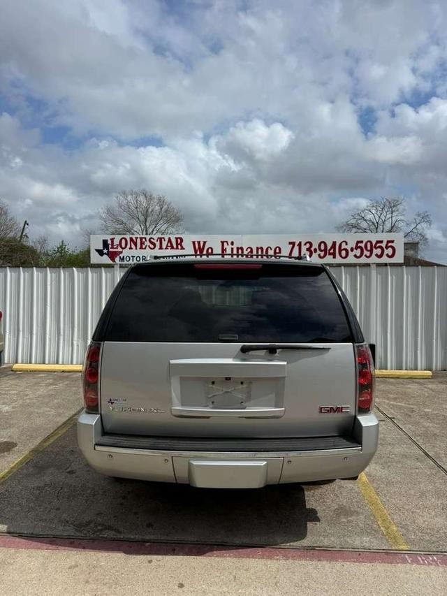 GMC Yukon XL Vehicle Full-screen Gallery Image 04