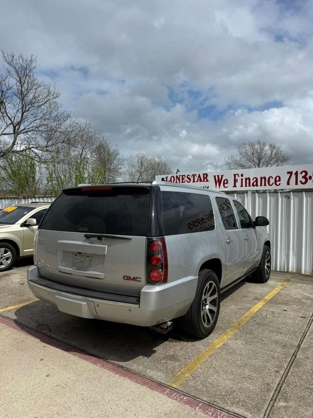 GMC Yukon XL Vehicle Full-screen Gallery Image 06