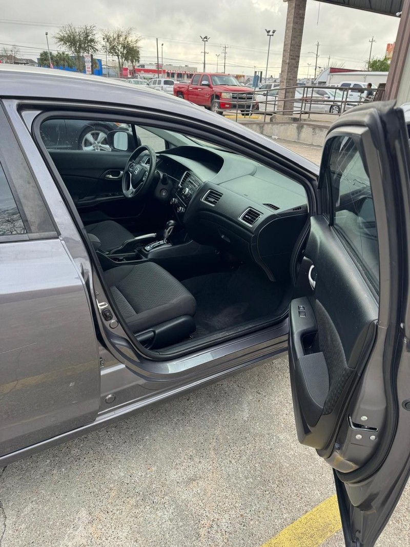 Honda Civic Sedan Vehicle Full-screen Gallery Image 09