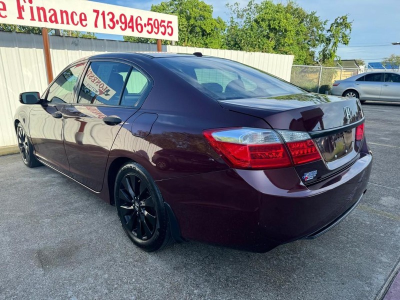 Honda Accord Sedan Vehicle Full-screen Gallery Image 05