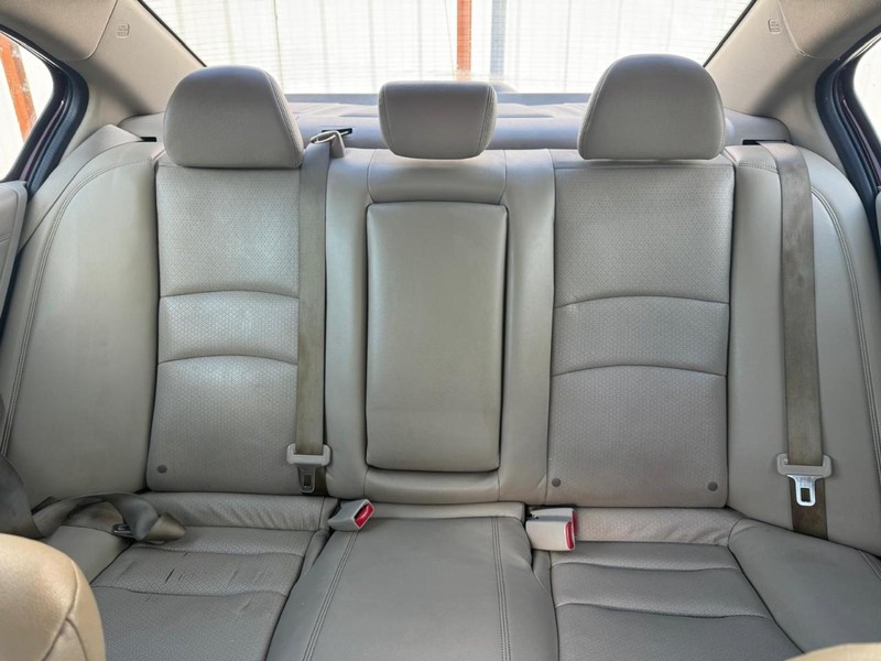 Honda Accord Sedan Vehicle Full-screen Gallery Image 10