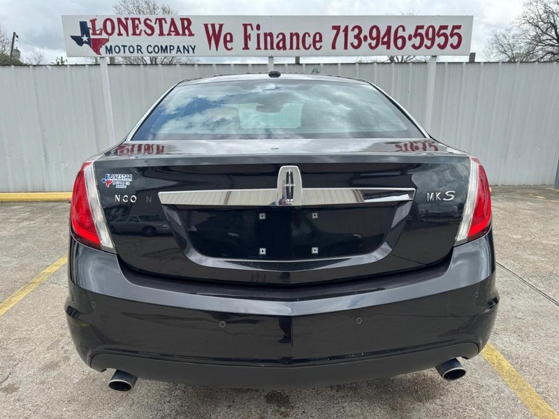 Lincoln MKS Vehicle Full-screen Gallery Image 04