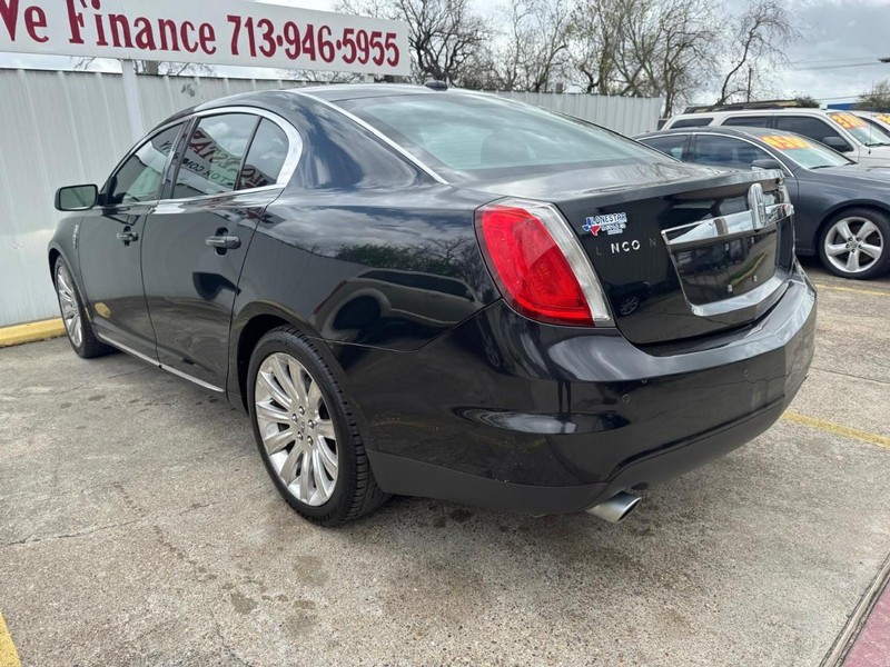 Lincoln MKS Vehicle Full-screen Gallery Image 05