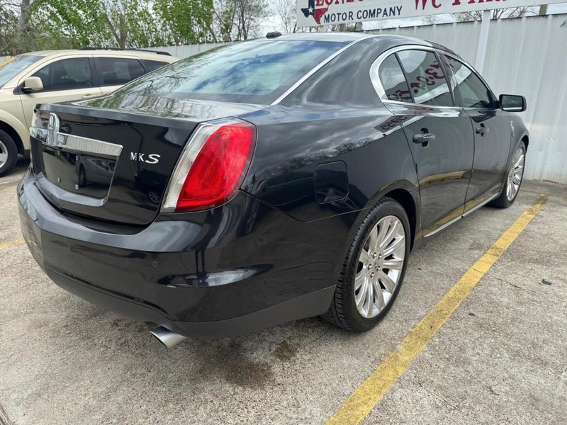 Lincoln MKS Vehicle Full-screen Gallery Image 06