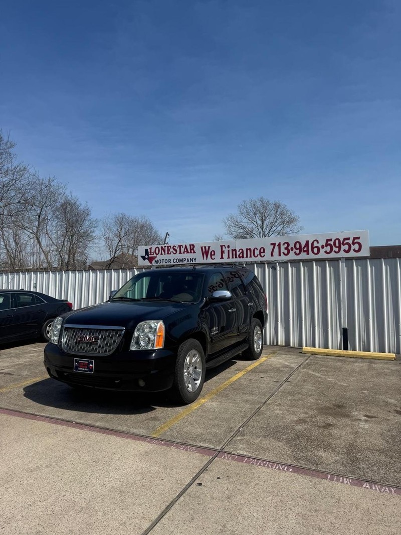 GMC Yukon Vehicle Full-screen Gallery Image 02