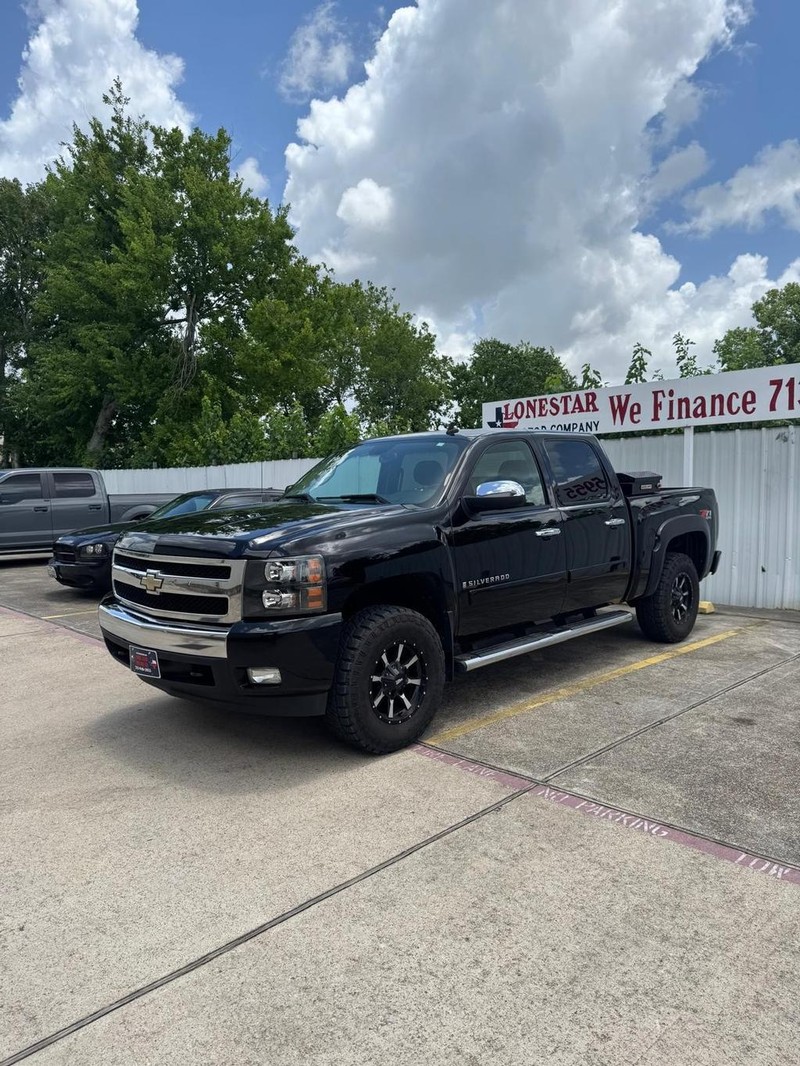 Chevrolet Silverado 1500 Vehicle Full-screen Gallery Image 02