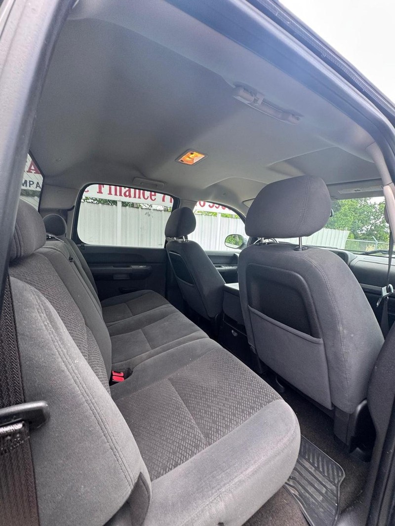 Chevrolet Silverado 1500 Vehicle Full-screen Gallery Image 10