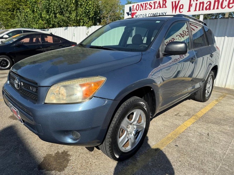 Toyota RAV4 Vehicle Full-screen Gallery Image 02