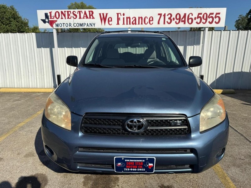 Toyota RAV4 Vehicle Full-screen Gallery Image 03